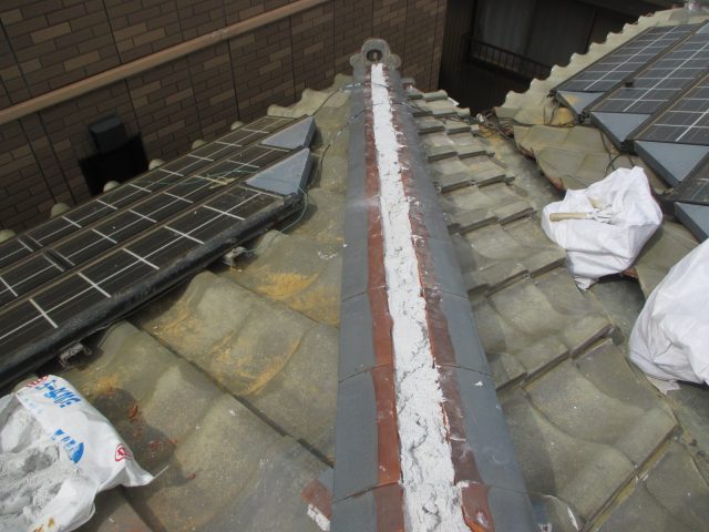 播磨町の棟積み替えにともなう丸瓦の設置